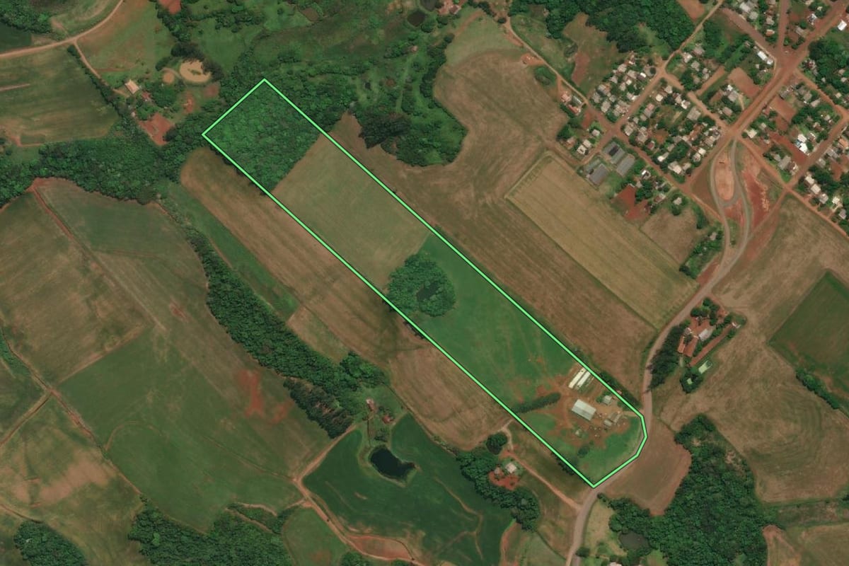 Imagem de satélite do imóvel rural em Três Passos (RS), com o contorno declarado no CAR desenhado por cima.