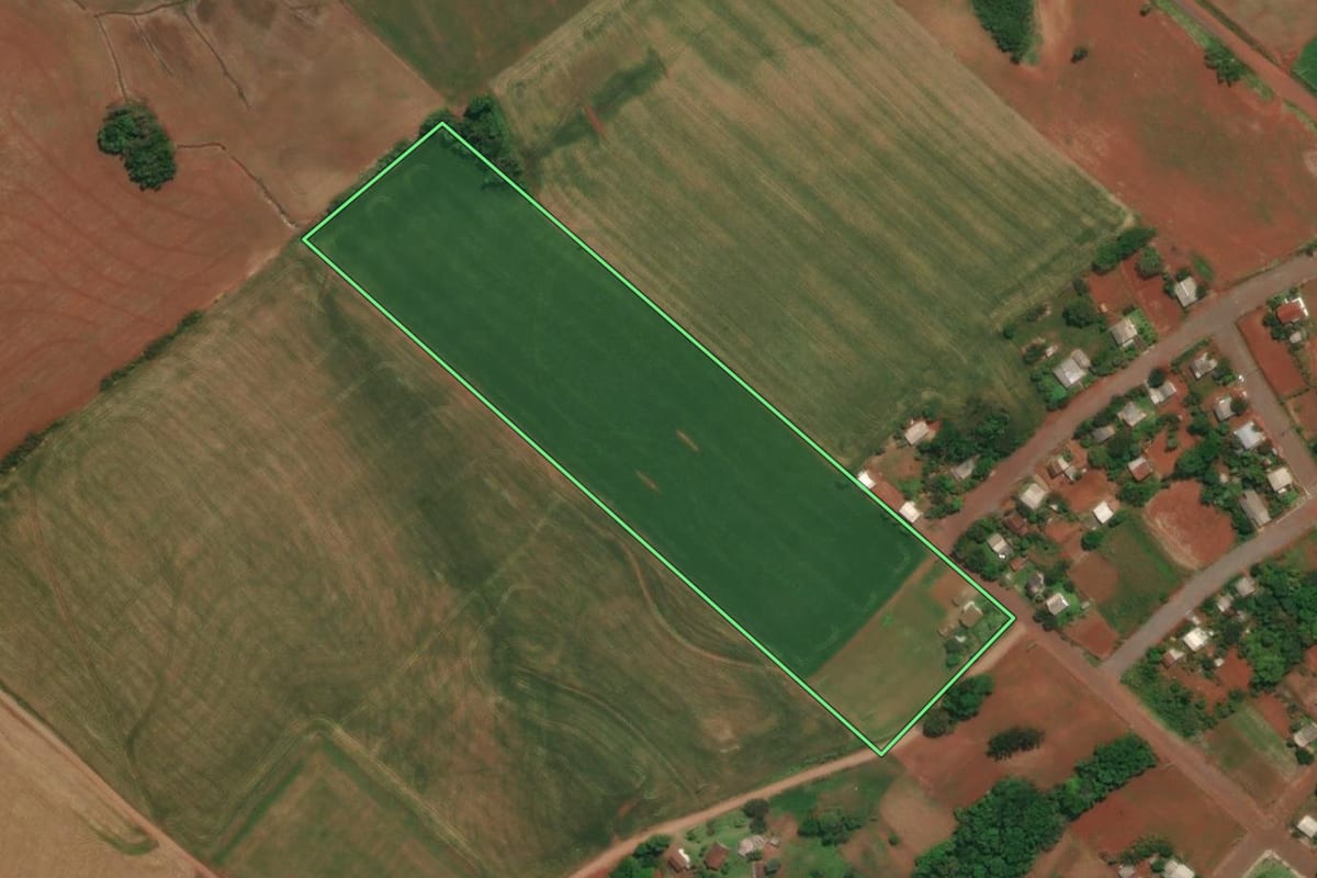 Imagem de satélite do imóvel rural em Três Passos (RS), com o contorno declarado no CAR desenhado por cima.
