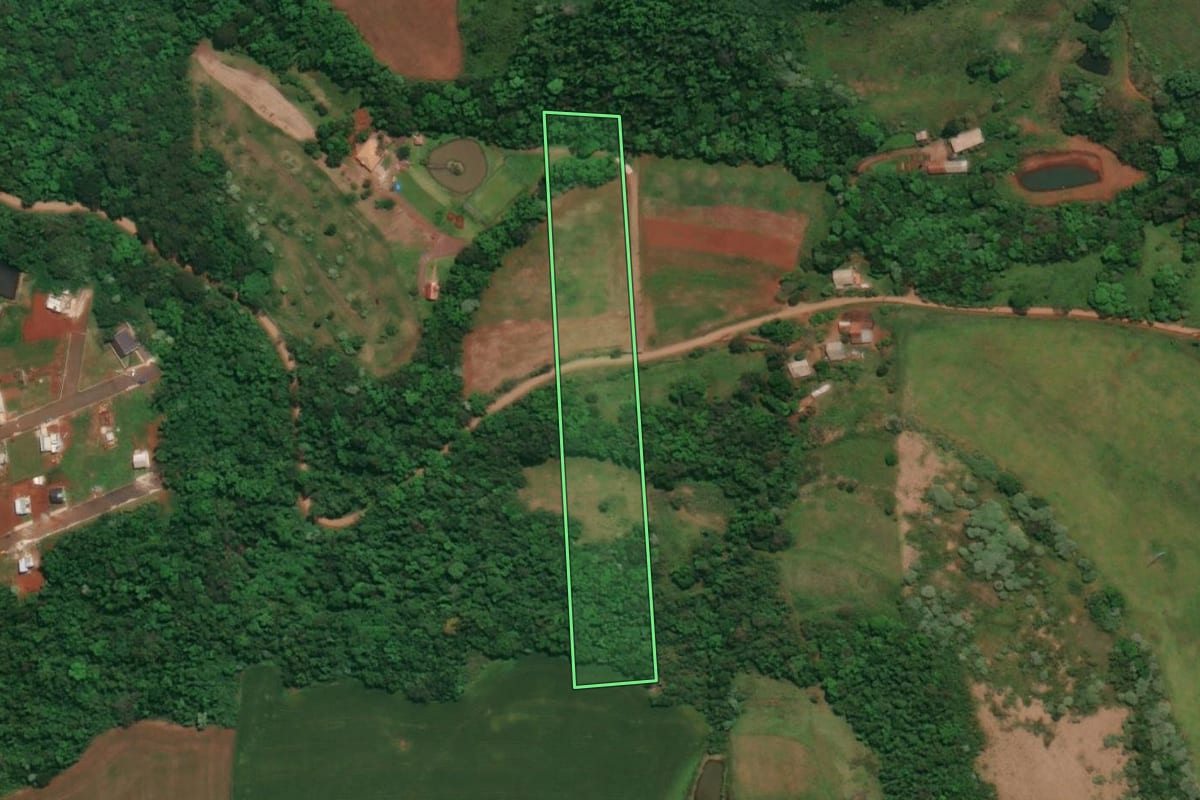 Imagem de satélite do imóvel rural em Três Passos (RS), com o contorno declarado no CAR desenhado por cima.