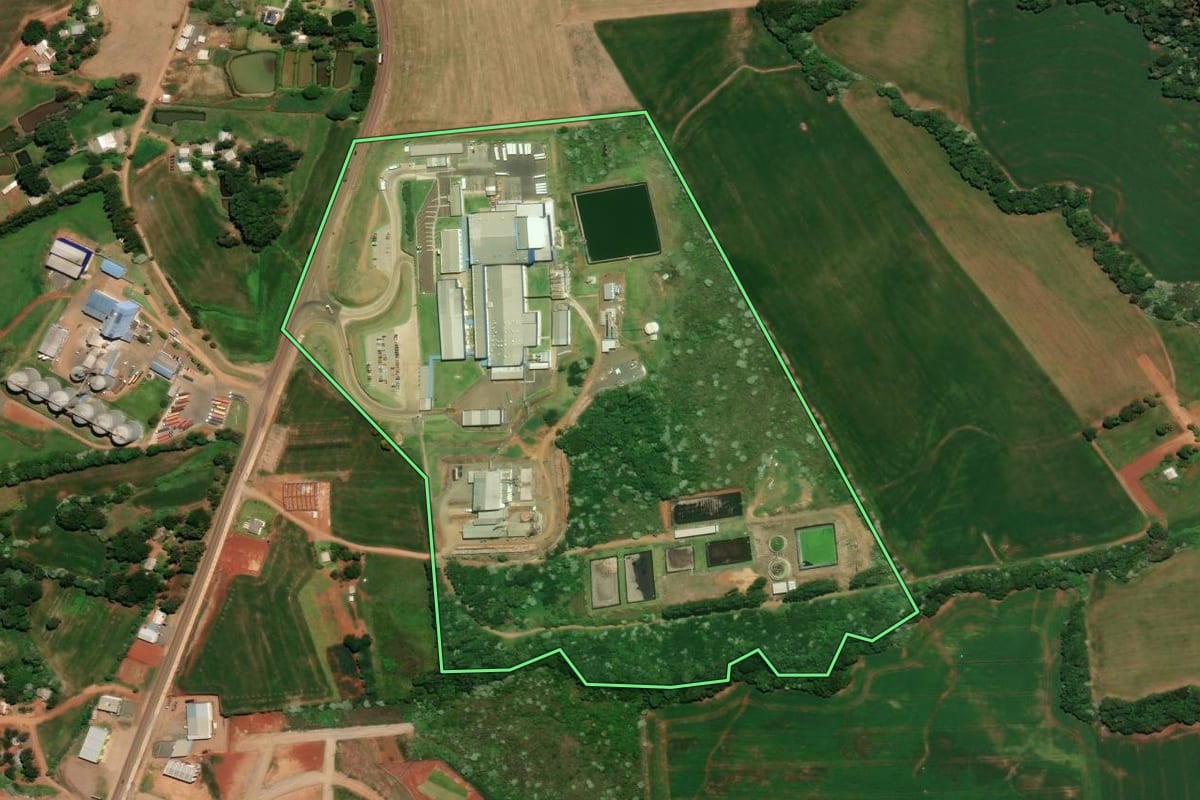 Imagem de satélite do imóvel rural em Trindade do Sul (RS), com o contorno declarado no CAR desenhado por cima.