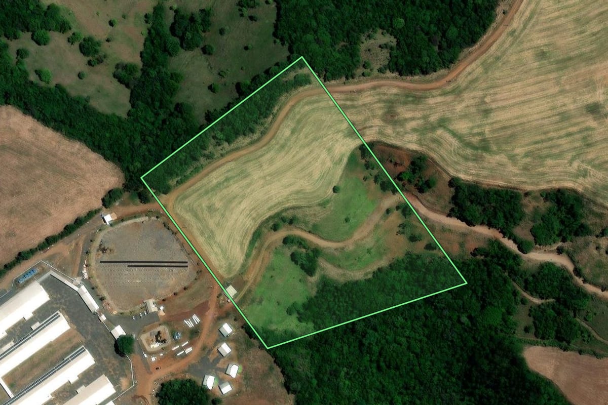 Imagem de satélite do imóvel rural em Trindade do Sul (RS), com o contorno declarado no CAR desenhado por cima.