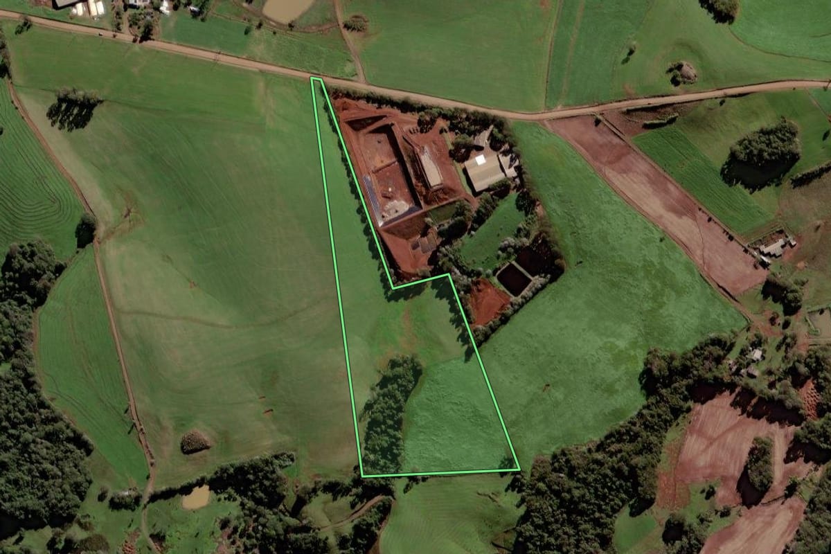 Imagem de satélite do imóvel rural em Trindade do Sul (RS), com o contorno declarado no CAR desenhado por cima.