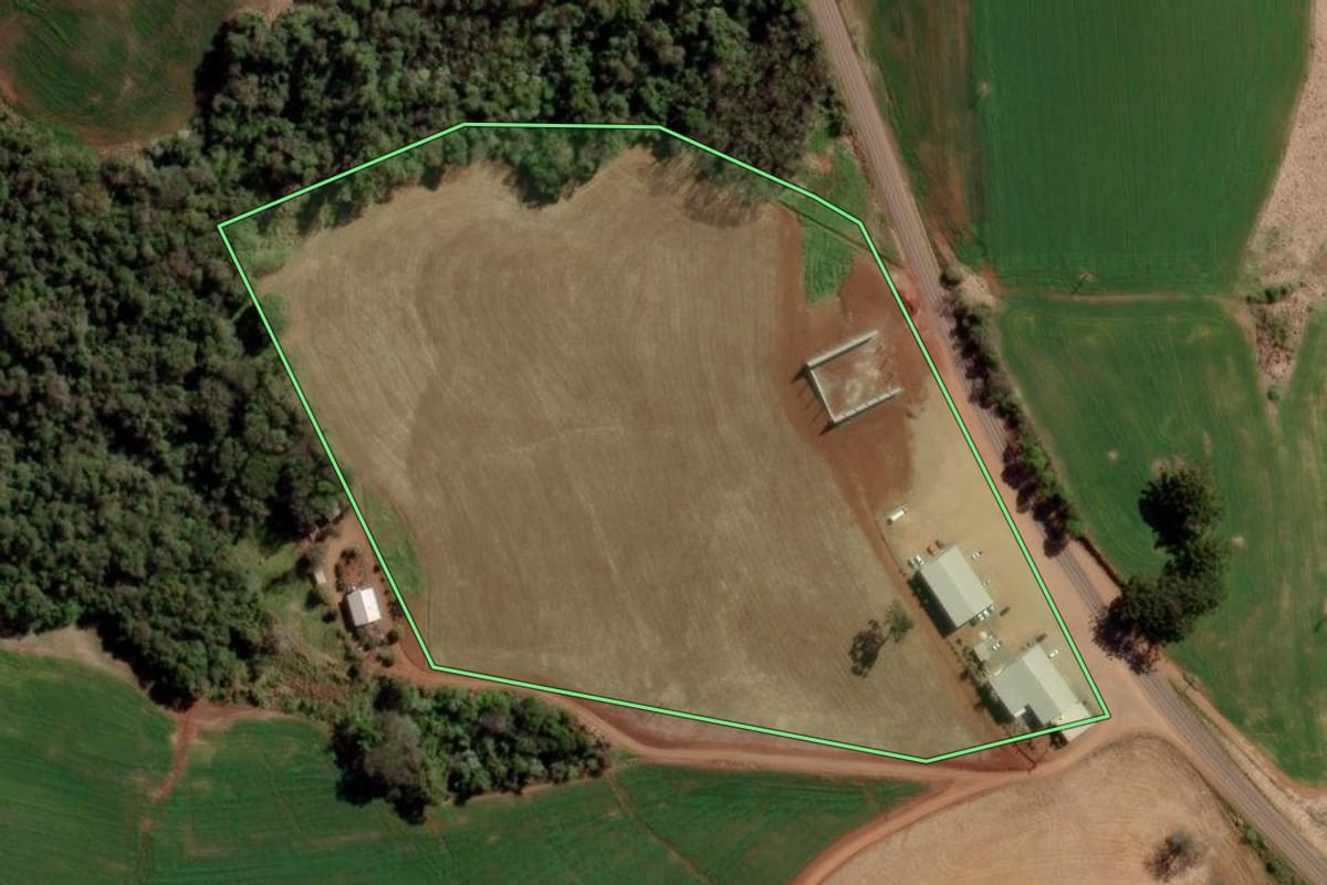 Imagem de satélite do imóvel rural em Trindade do Sul (RS), com o contorno declarado no CAR desenhado por cima.