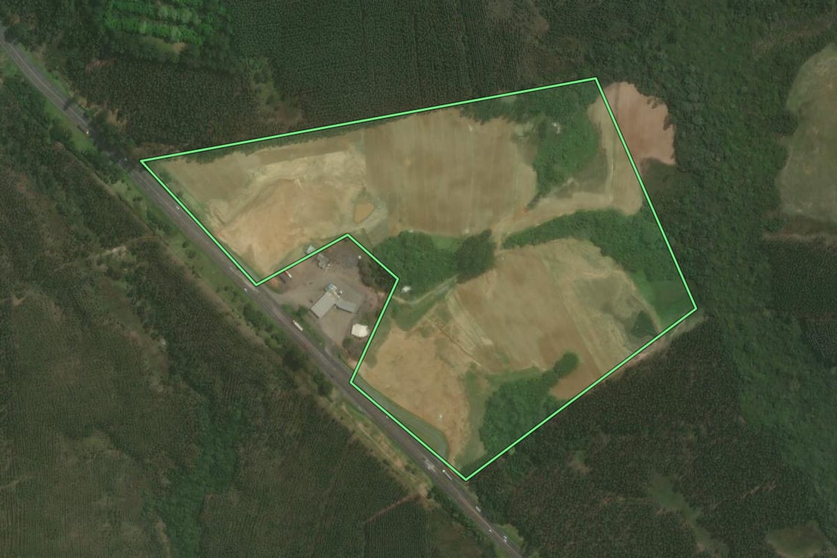 Imagem de satélite do imóvel rural em Triunfo (RS), com o contorno declarado no CAR desenhado por cima.