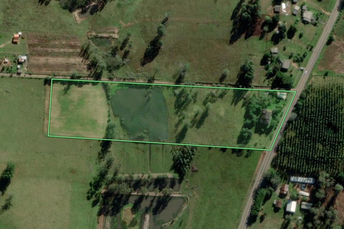 Imagem de satélite do imóvel rural em Triunfo (RS), com o contorno declarado no CAR desenhado por cima.
