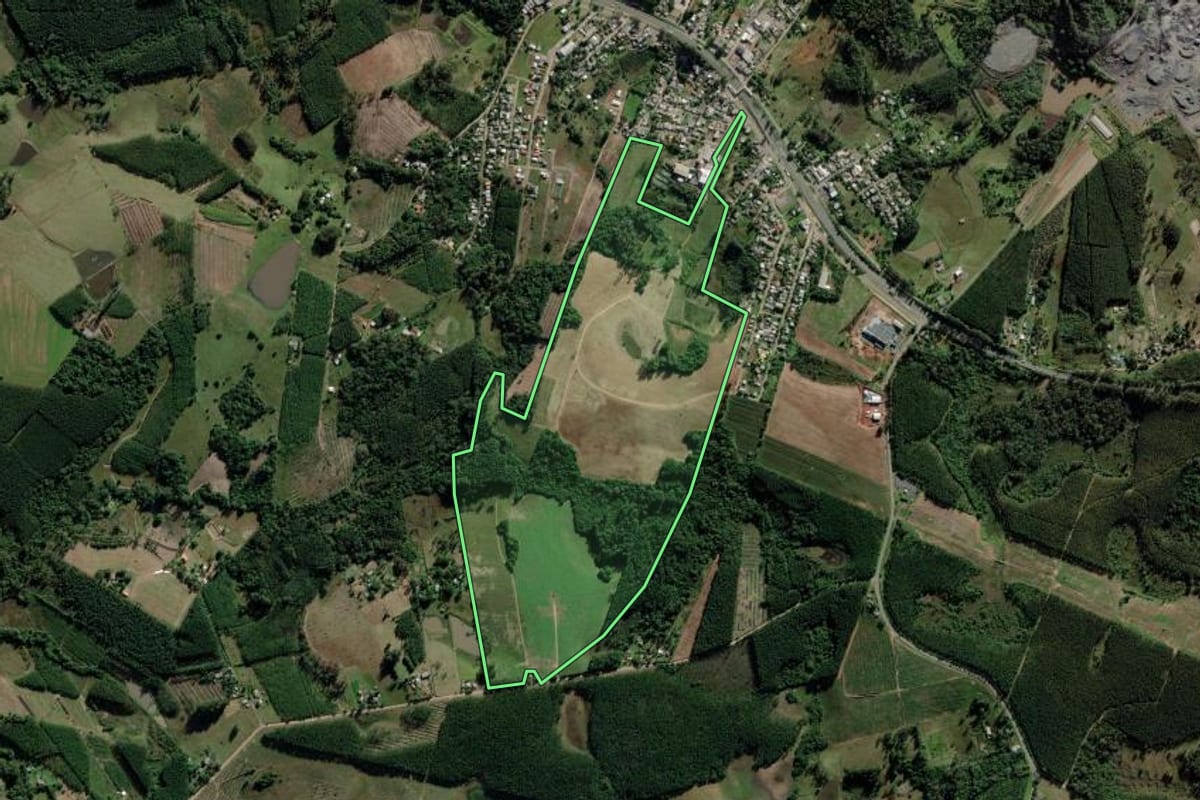 Imagem de satélite do imóvel rural em Triunfo (RS), com o contorno declarado no CAR desenhado por cima.