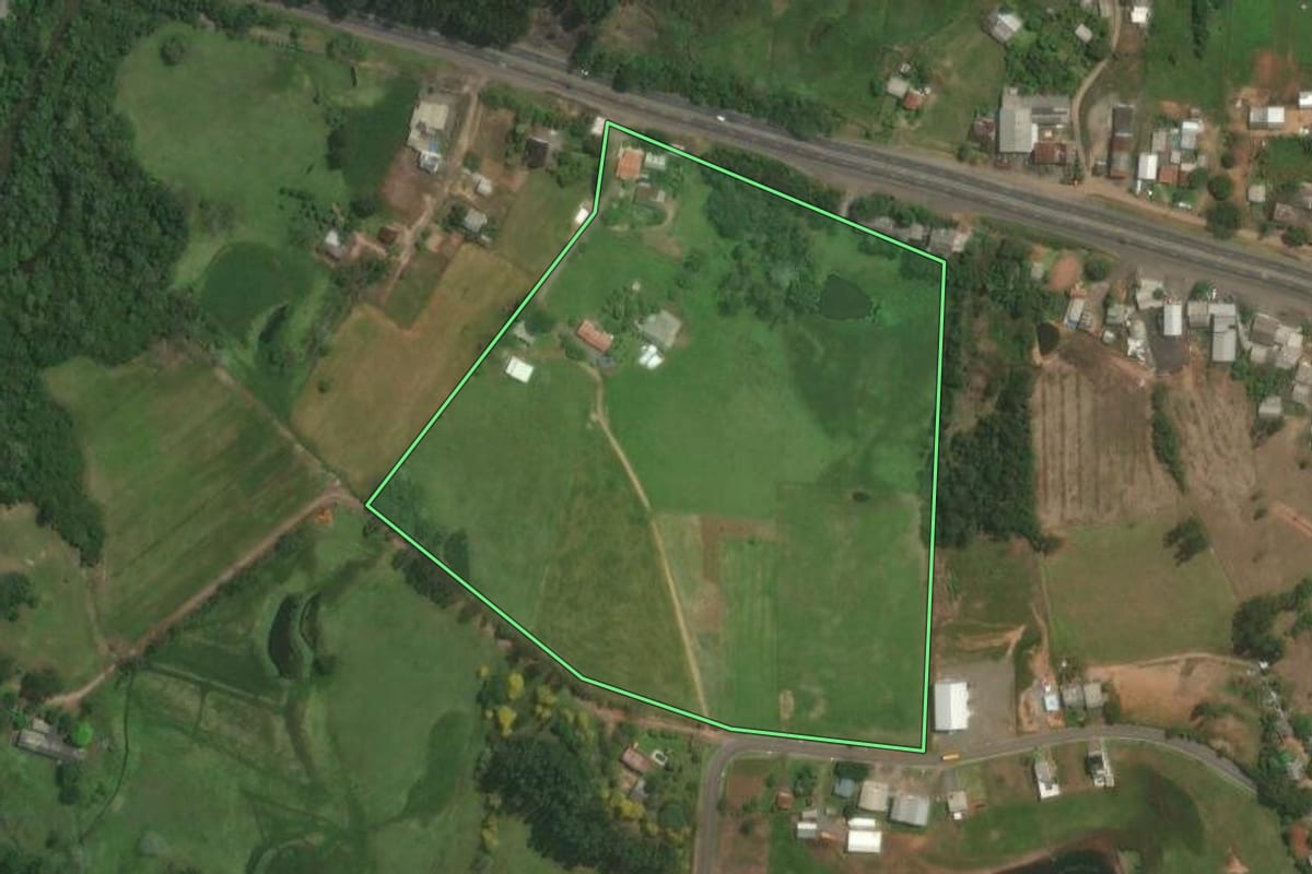 Imagem de satélite do imóvel rural em Triunfo (RS), com o contorno declarado no CAR desenhado por cima.