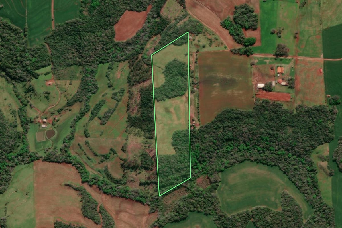 Imagem de satélite do imóvel rural em Tucunduva (RS), com o contorno declarado no CAR desenhado por cima.