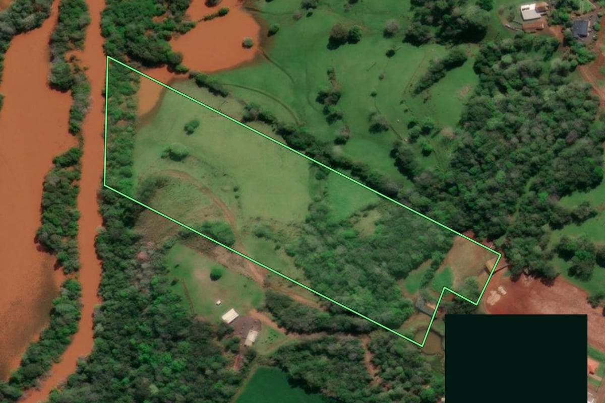 Imagem de satélite do imóvel rural em Tucunduva (RS), com o contorno declarado no CAR desenhado por cima.