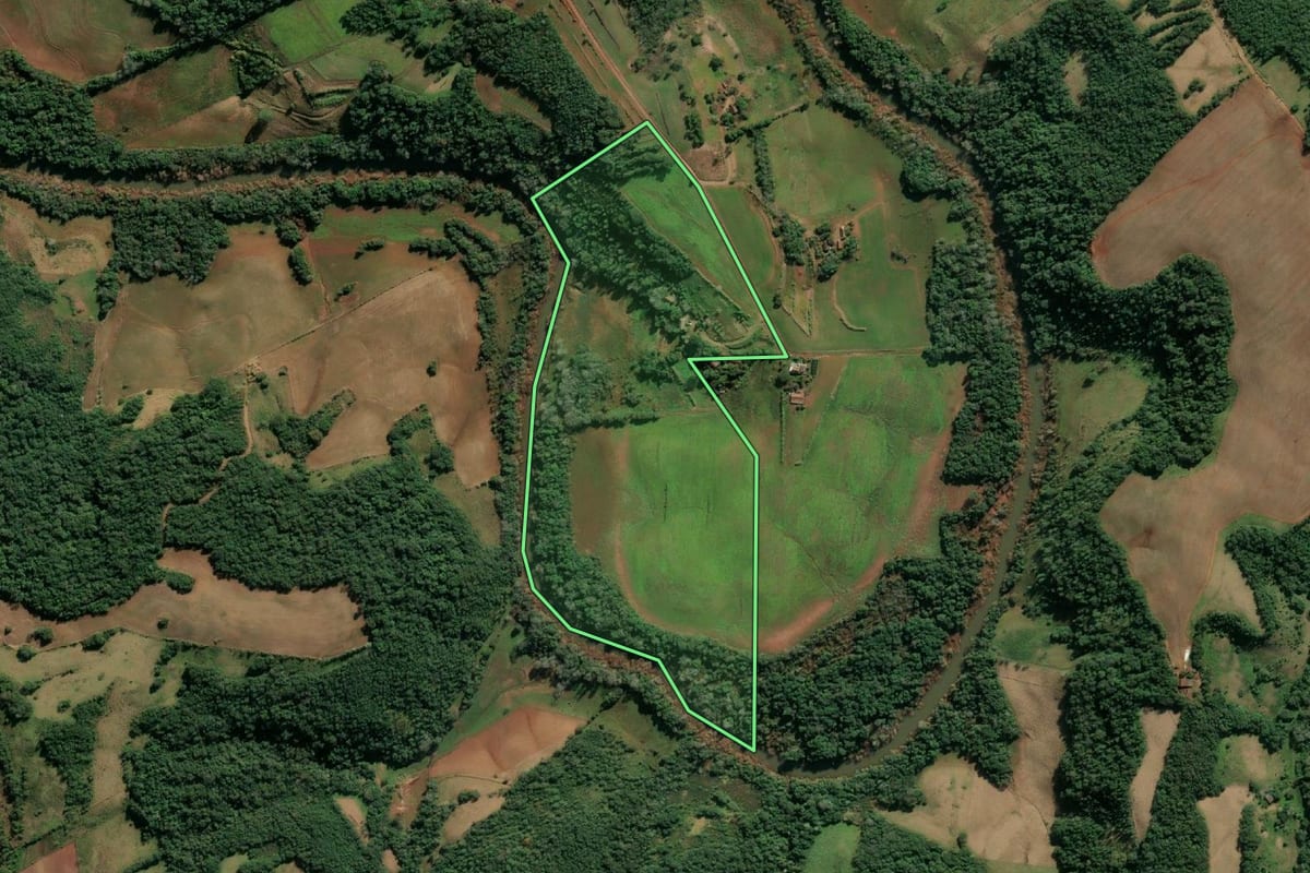 Imagem de satélite do imóvel rural em Tucunduva (RS), com o contorno declarado no CAR desenhado por cima.