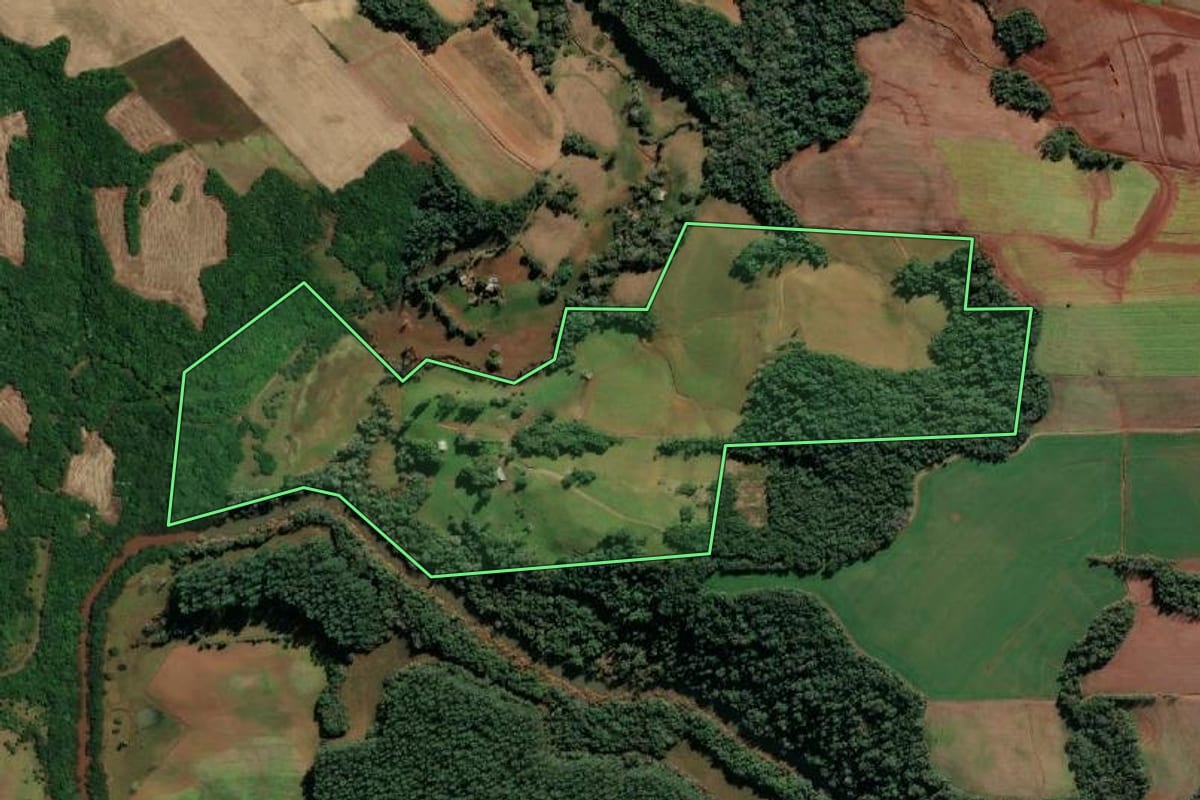 Imagem de satélite do imóvel rural em Tucunduva (RS), com o contorno declarado no CAR desenhado por cima.