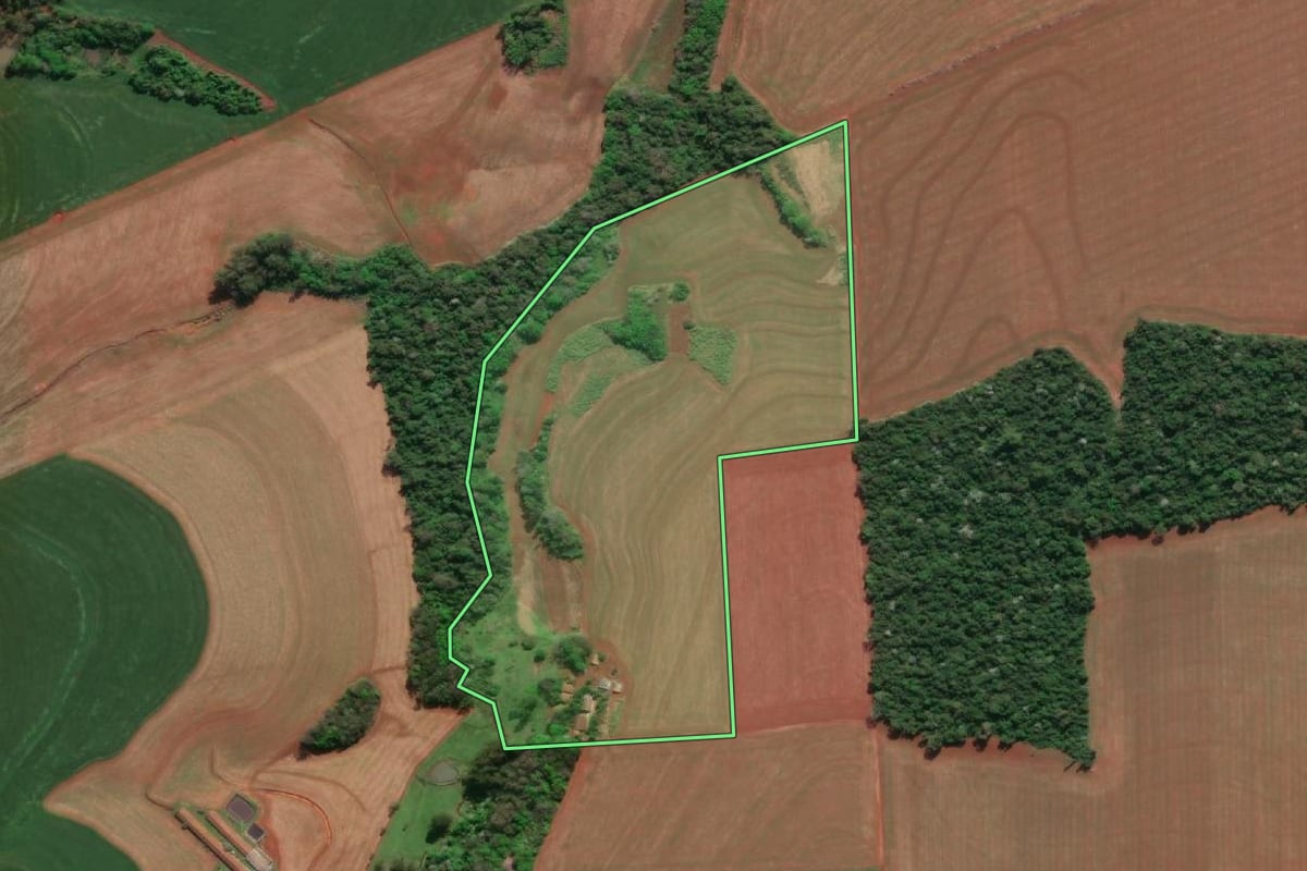 Imagem de satélite do imóvel rural em Tucunduva (RS), com o contorno declarado no CAR desenhado por cima.