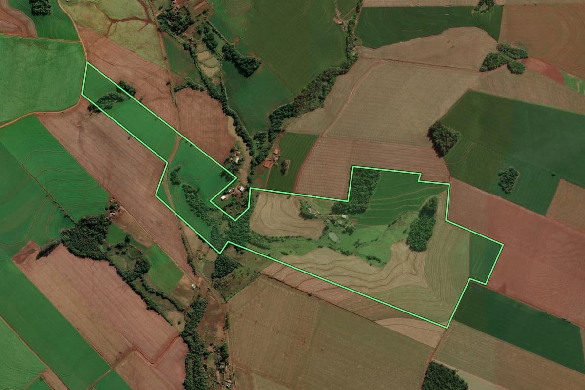 Imagem de satélite do imóvel rural em Tucunduva (RS), com o contorno declarado no CAR desenhado por cima.