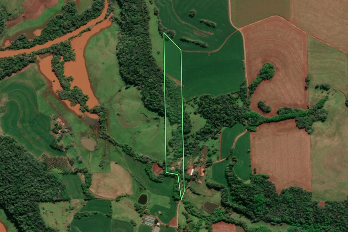 Imagem de satélite do imóvel rural em Tucunduva (RS), com o contorno declarado no CAR desenhado por cima.