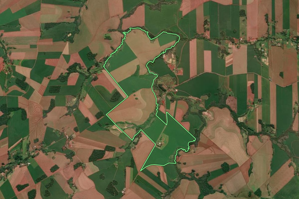Imagem de satélite do imóvel rural em Tucunduva (RS), com o contorno declarado no CAR desenhado por cima.