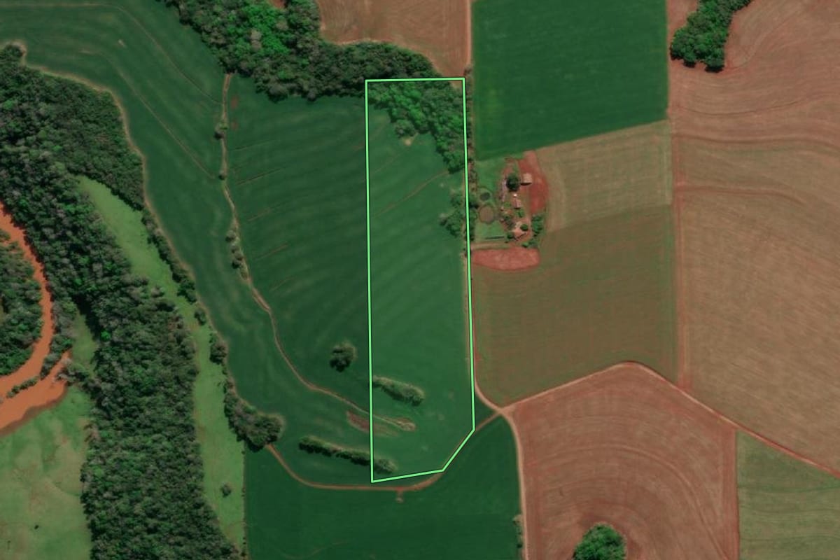 Imagem de satélite do imóvel rural em Tucunduva (RS), com o contorno declarado no CAR desenhado por cima.
