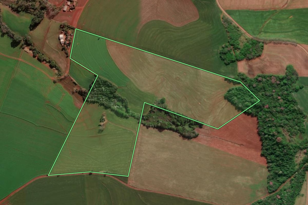 Imagem de satélite do imóvel rural em Tucunduva (RS), com o contorno declarado no CAR desenhado por cima.