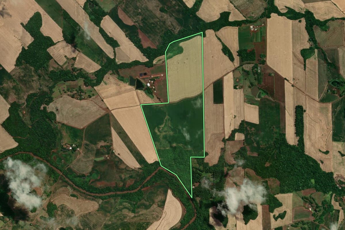 Imagem de satélite do imóvel rural em Tucunduva (RS), com o contorno declarado no CAR desenhado por cima.
