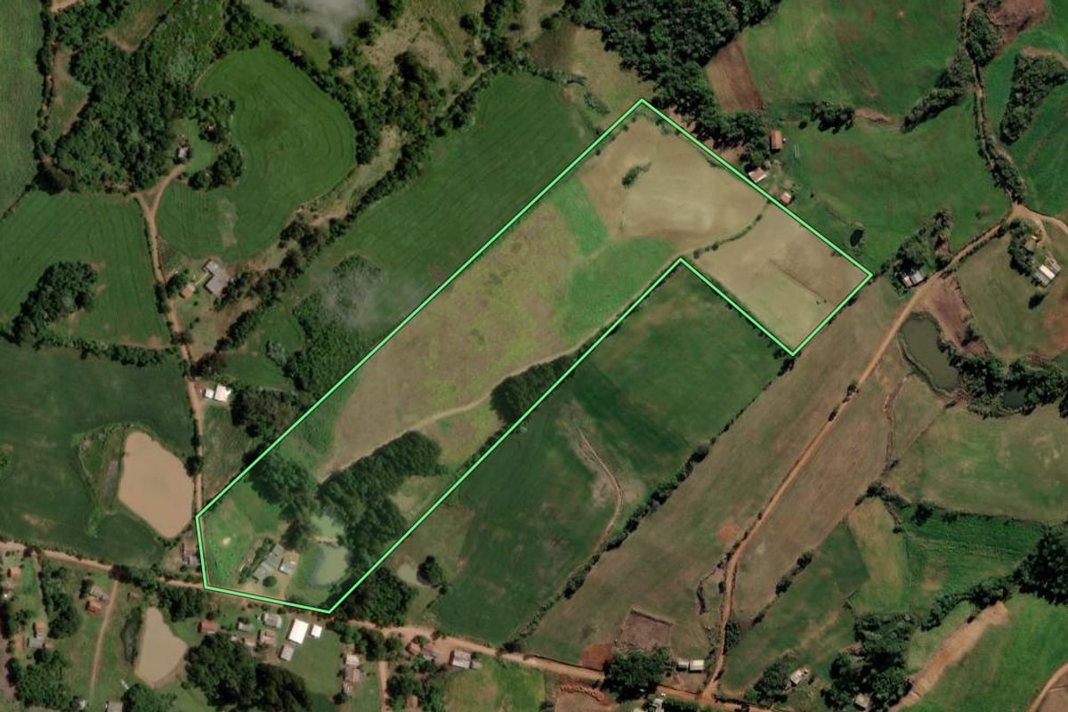 Imagem de satélite do imóvel rural em Tunas (RS), com o contorno declarado no CAR desenhado por cima.