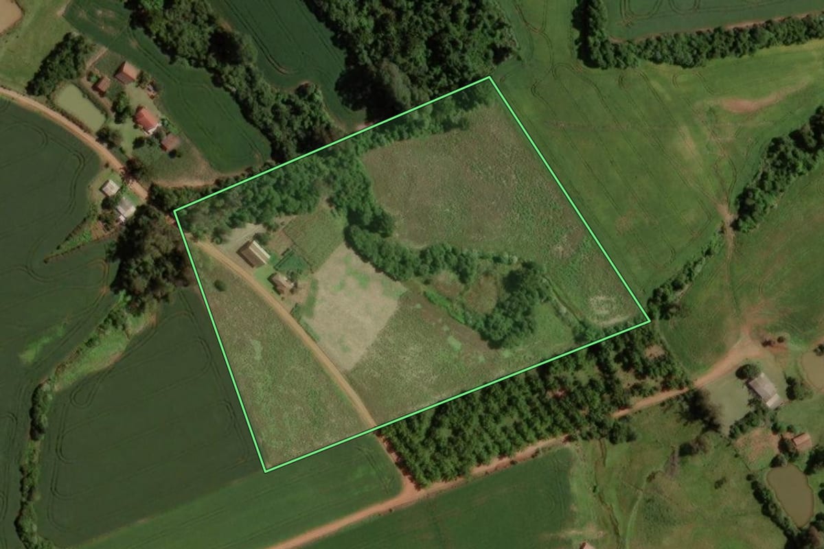 Imagem de satélite do imóvel rural em Tunas (RS), com o contorno declarado no CAR desenhado por cima.
