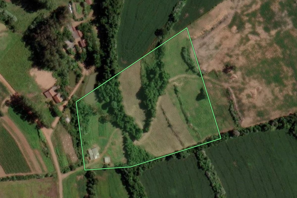 Imagem de satélite do imóvel rural em Tunas (RS), com o contorno declarado no CAR desenhado por cima.