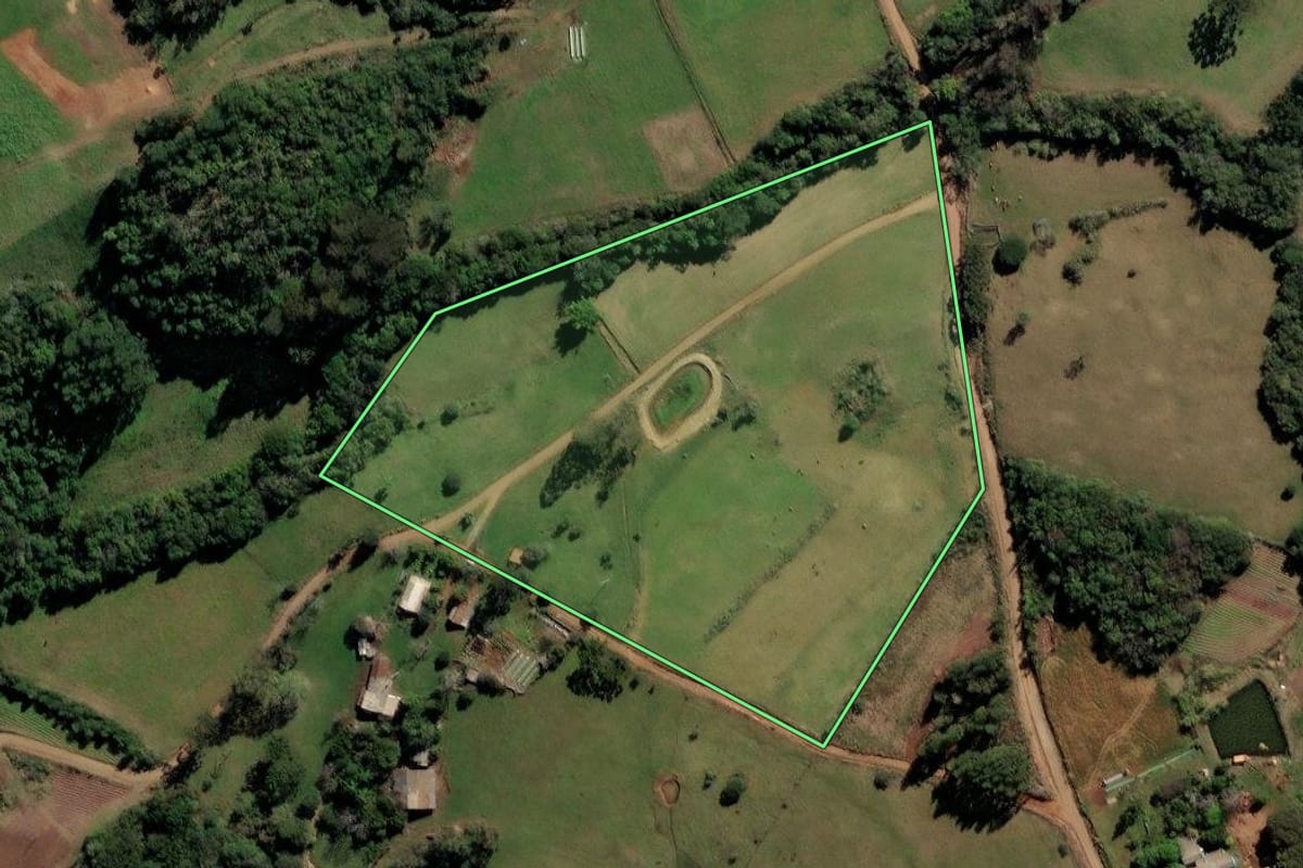 Imagem de satélite do imóvel rural em Tunas (RS), com o contorno declarado no CAR desenhado por cima.