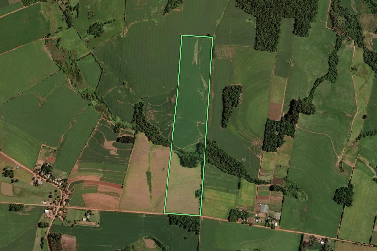 Imagem de satélite do imóvel rural em Tunas (RS), com o contorno declarado no CAR desenhado por cima.