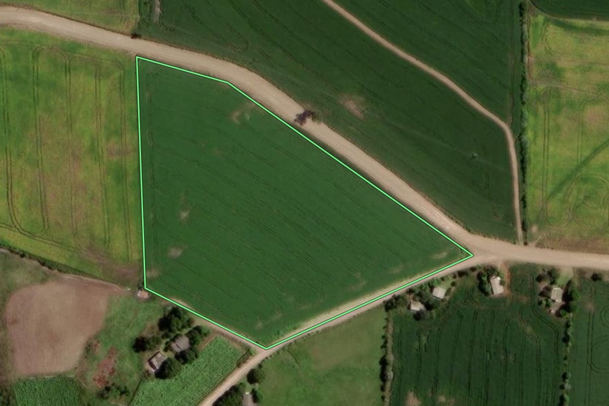Imagem de satélite do imóvel rural em Tunas (RS), com o contorno declarado no CAR desenhado por cima.