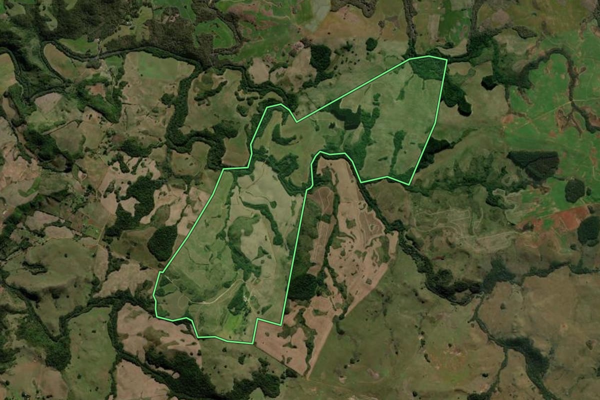 Imagem de satélite do imóvel rural em Tunas (RS), com o contorno declarado no CAR desenhado por cima.
