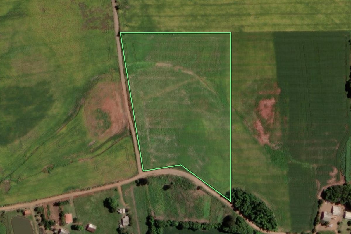 Imagem de satélite do imóvel rural em Tunas (RS), com o contorno declarado no CAR desenhado por cima.