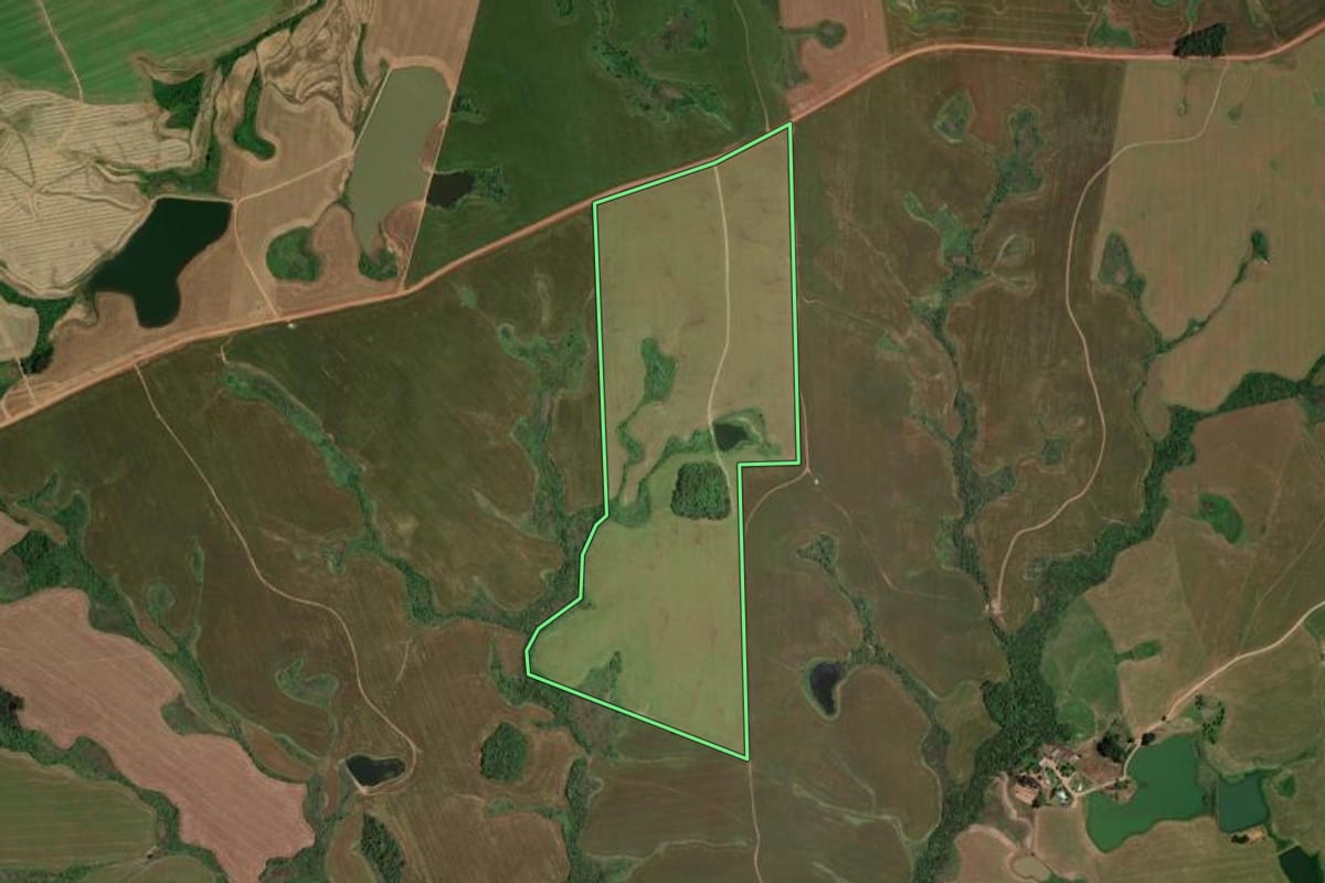 Imagem de satélite do imóvel rural em Tupanciretã (RS), com o contorno declarado no CAR desenhado por cima.