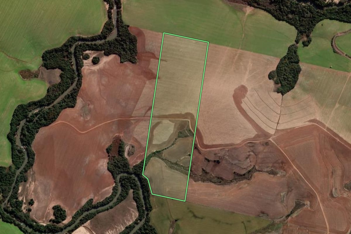 Imagem de satélite do imóvel rural em Tupanciretã (RS), com o contorno declarado no CAR desenhado por cima.
