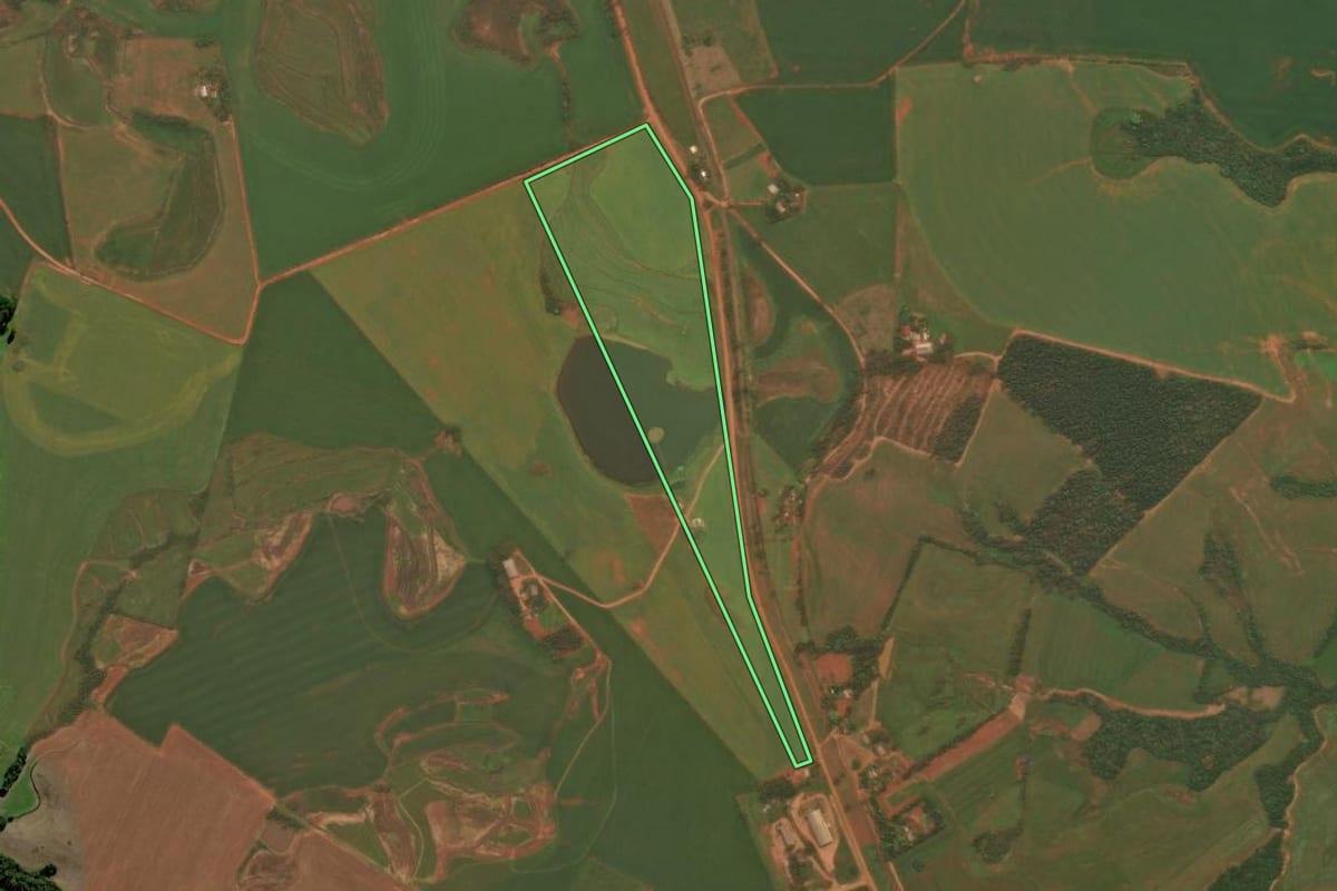 Imagem de satélite do imóvel rural em Tupanciretã (RS), com o contorno declarado no CAR desenhado por cima.