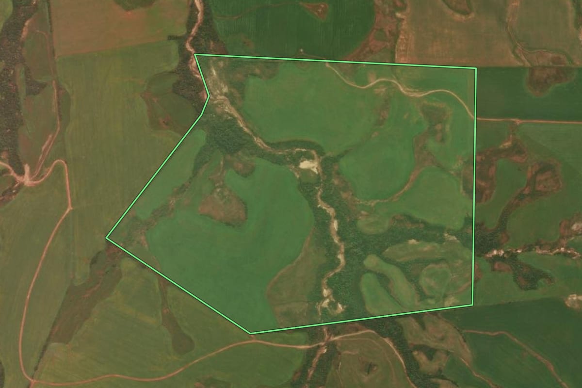 Imagem de satélite do imóvel rural em Tupanciretã (RS), com o contorno declarado no CAR desenhado por cima.