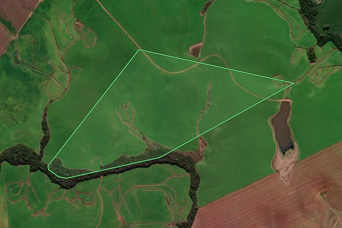 Imagem de satélite do imóvel rural em Tupanciretã (RS), com o contorno declarado no CAR desenhado por cima.