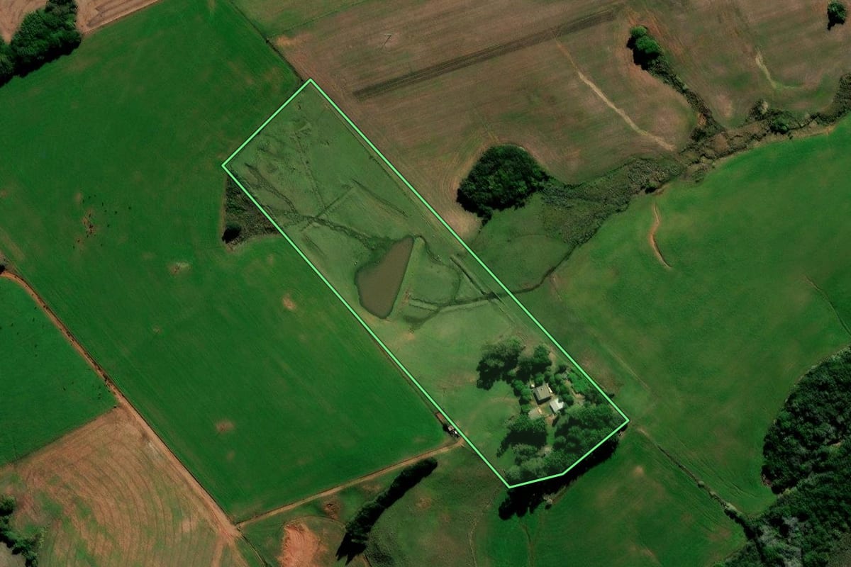 Imagem de satélite do imóvel rural em Tupanciretã (RS), com o contorno declarado no CAR desenhado por cima.