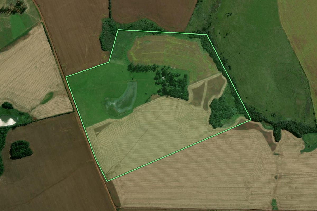Imagem de satélite do imóvel rural em Tupanciretã (RS), com o contorno declarado no CAR desenhado por cima.