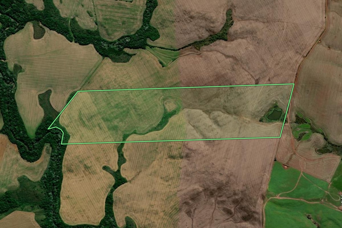 Imagem de satélite do imóvel rural em Tupanciretã (RS), com o contorno declarado no CAR desenhado por cima.