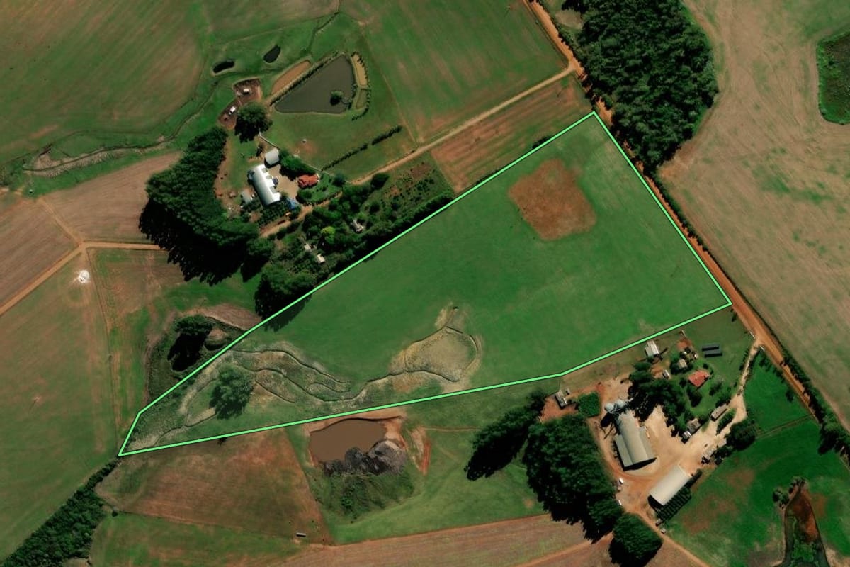 Imagem de satélite do imóvel rural em Tupanciretã (RS), com o contorno declarado no CAR desenhado por cima.