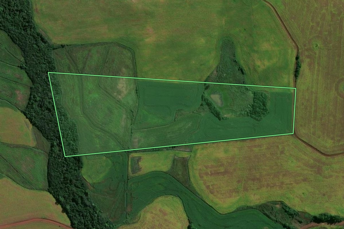 Imagem de satélite do imóvel rural em Tupanciretã (RS), com o contorno declarado no CAR desenhado por cima.