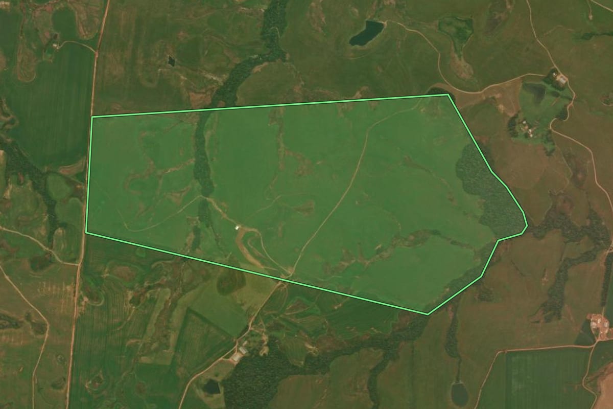 Imagem de satélite do imóvel rural em Tupanciretã (RS), com o contorno declarado no CAR desenhado por cima.