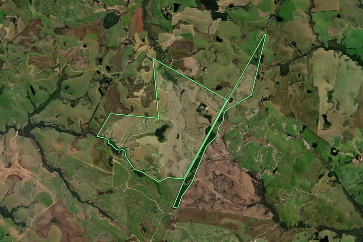 Imagem de satélite do imóvel rural em Tupanciretã (RS), com o contorno declarado no CAR desenhado por cima.