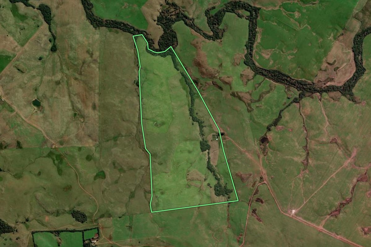Imagem de satélite do imóvel rural em Tupanciretã (RS), com o contorno declarado no CAR desenhado por cima.