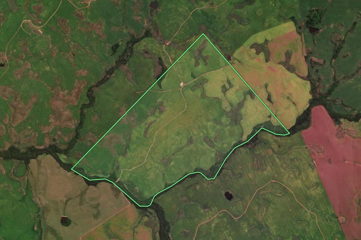 Imagem de satélite do imóvel rural em Tupanciretã (RS), com o contorno declarado no CAR desenhado por cima.