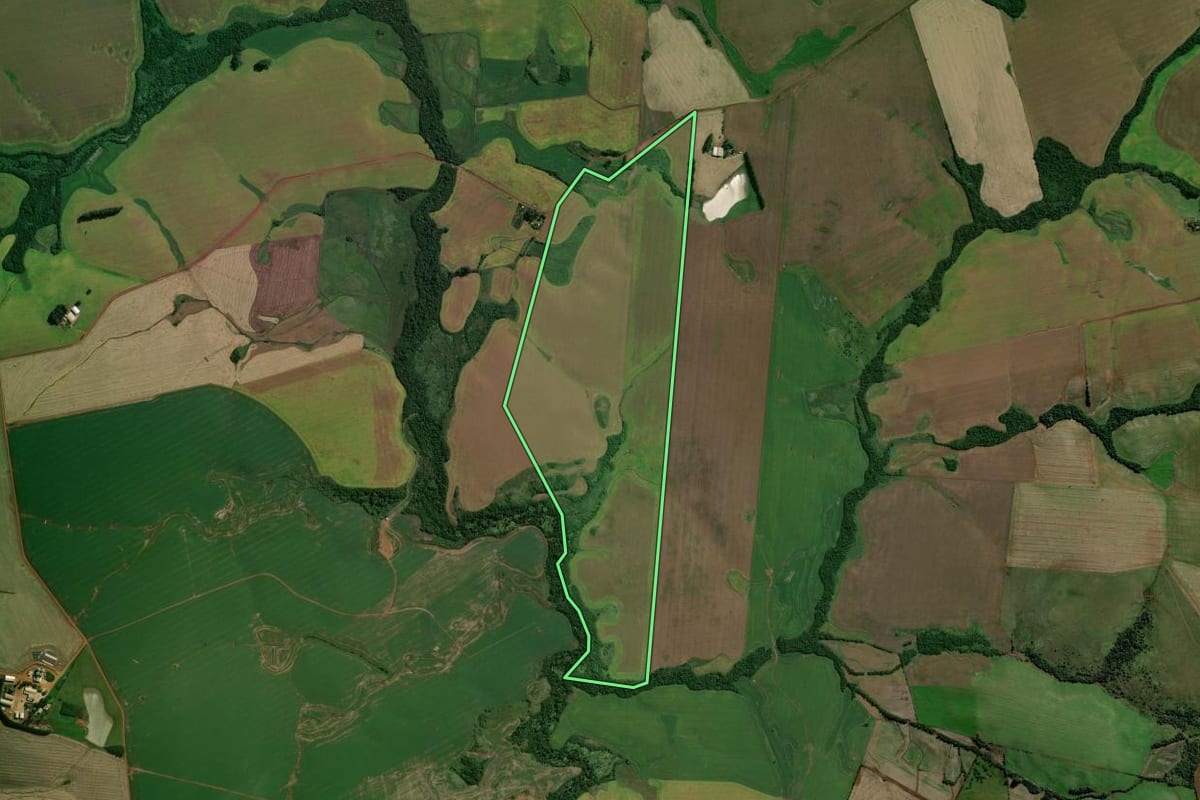 Imagem de satélite do imóvel rural em Tupanciretã (RS), com o contorno declarado no CAR desenhado por cima.