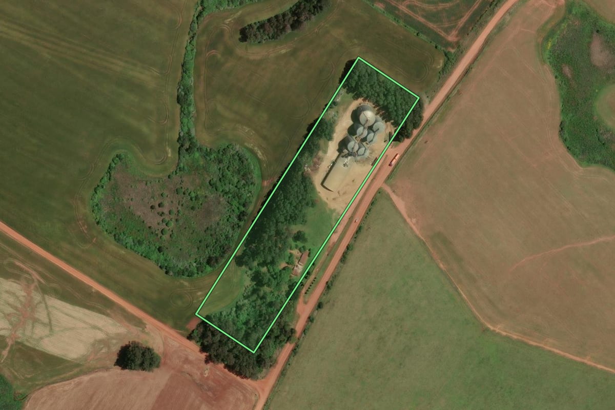 Imagem de satélite do imóvel rural em Tupanciretã (RS), com o contorno declarado no CAR desenhado por cima.