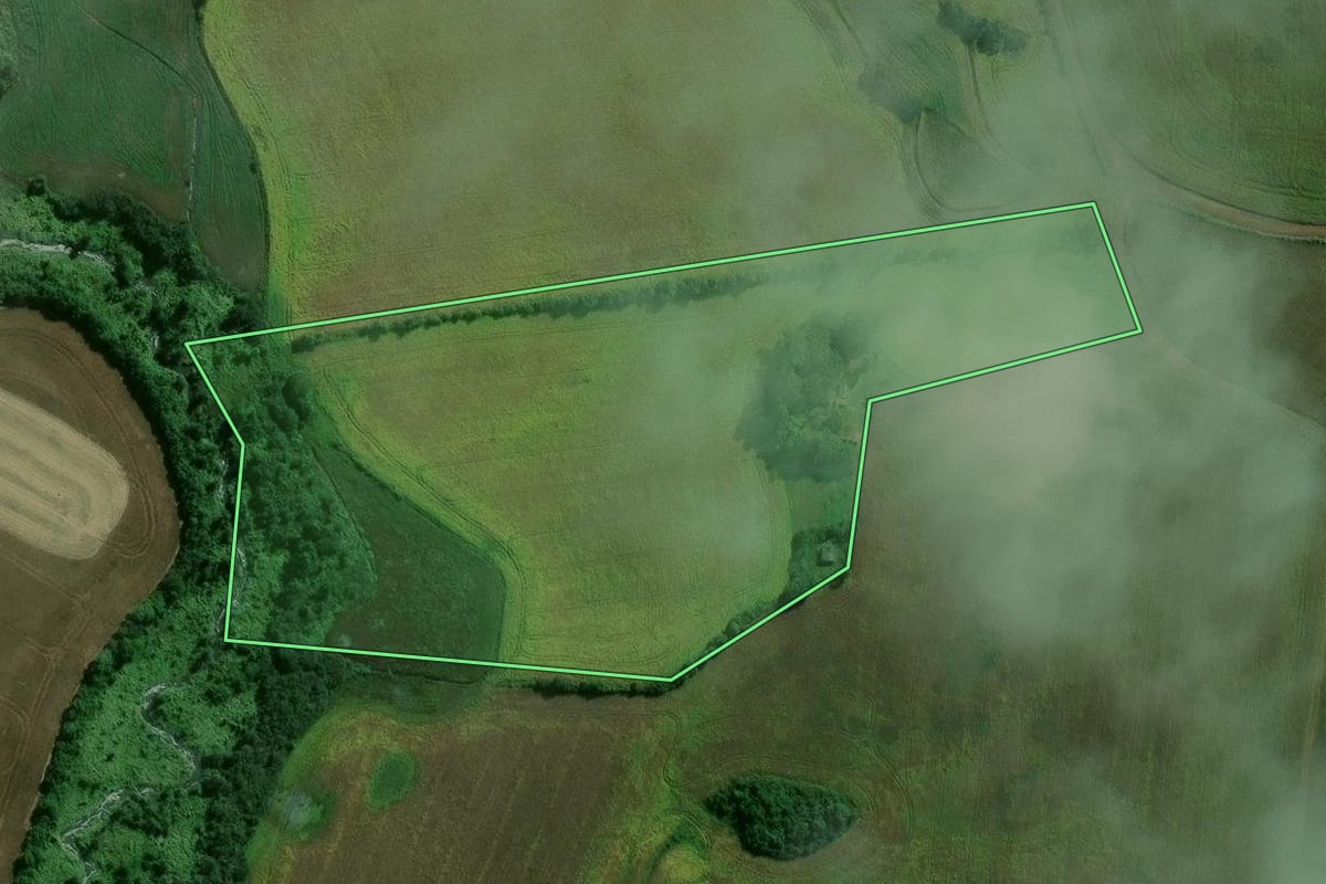 Imagem de satélite do imóvel rural em Tupanciretã (RS), com o contorno declarado no CAR desenhado por cima.