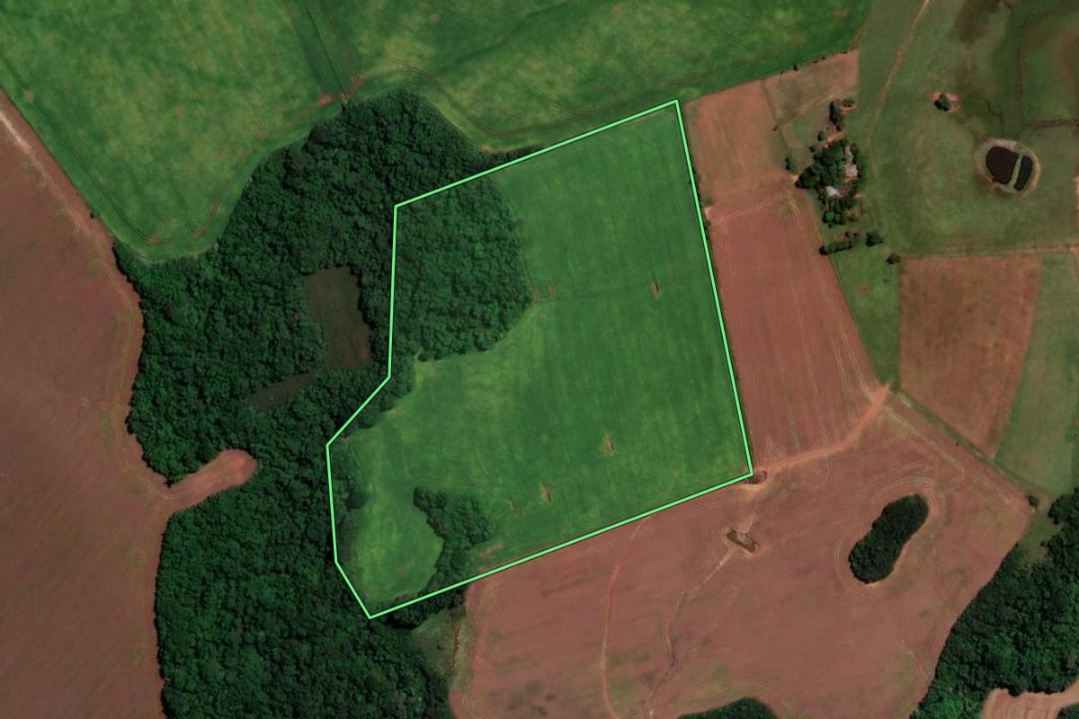 Imagem de satélite do imóvel rural em Tupanciretã (RS), com o contorno declarado no CAR desenhado por cima.