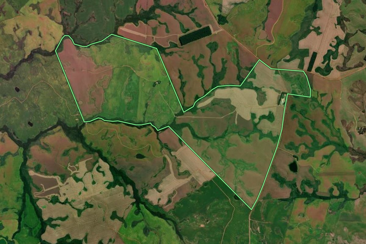 Imagem de satélite do imóvel rural em Tupanciretã (RS), com o contorno declarado no CAR desenhado por cima.