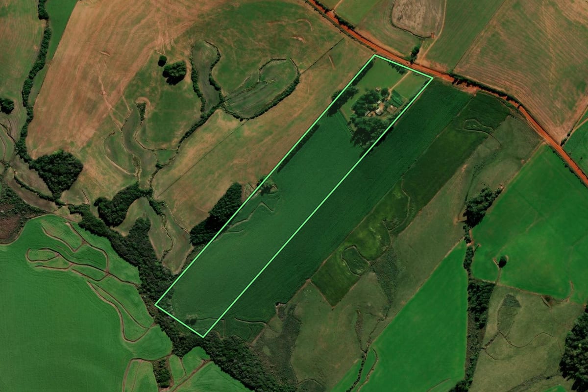 Imagem de satélite do imóvel rural em Tupanciretã (RS), com o contorno declarado no CAR desenhado por cima.